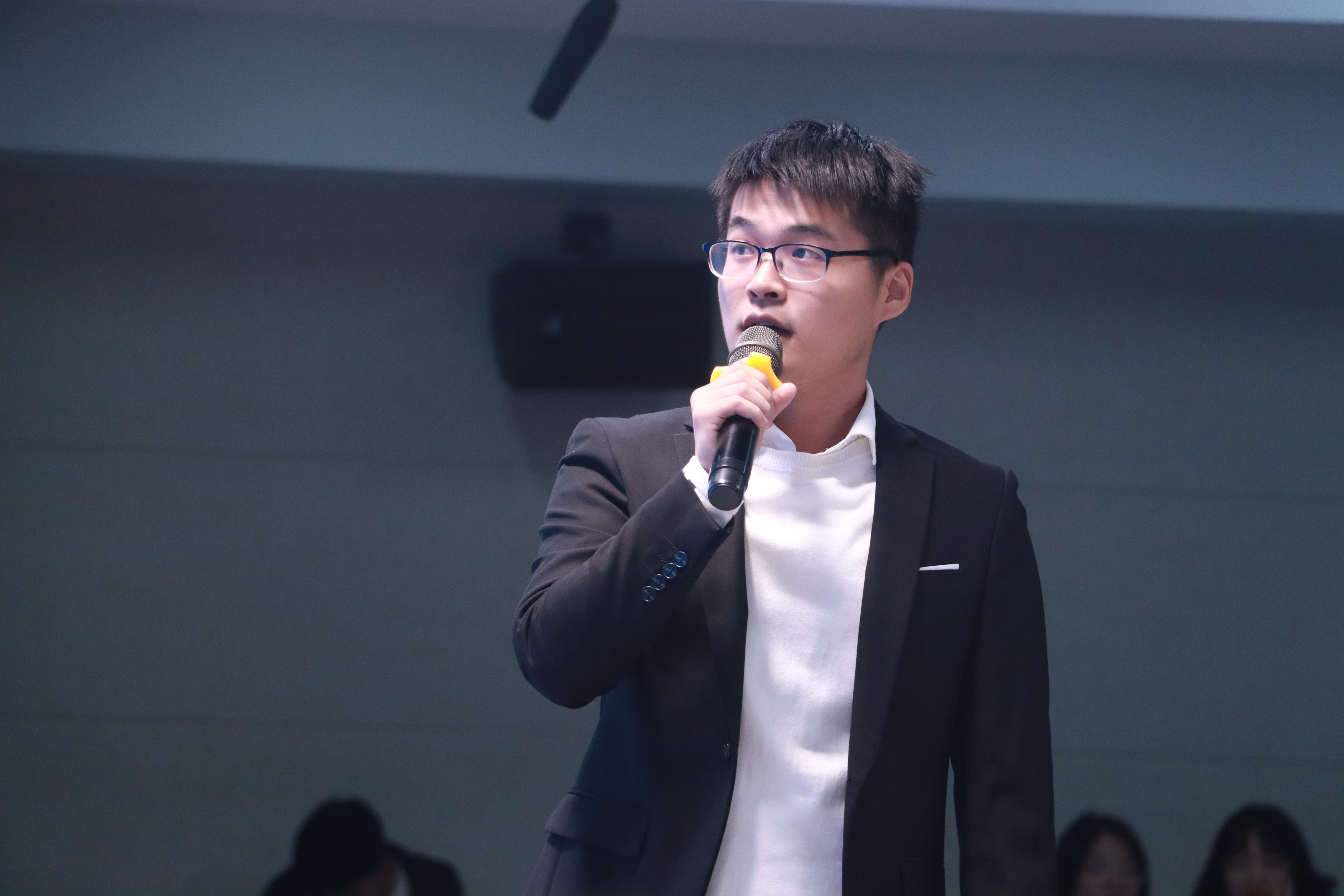 工作照.JPG 工作照.JPG